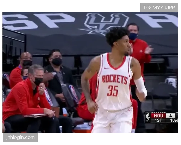 刷到石宇奇家里那张餐桌照——桌上的酒比我年终奖还嚣张